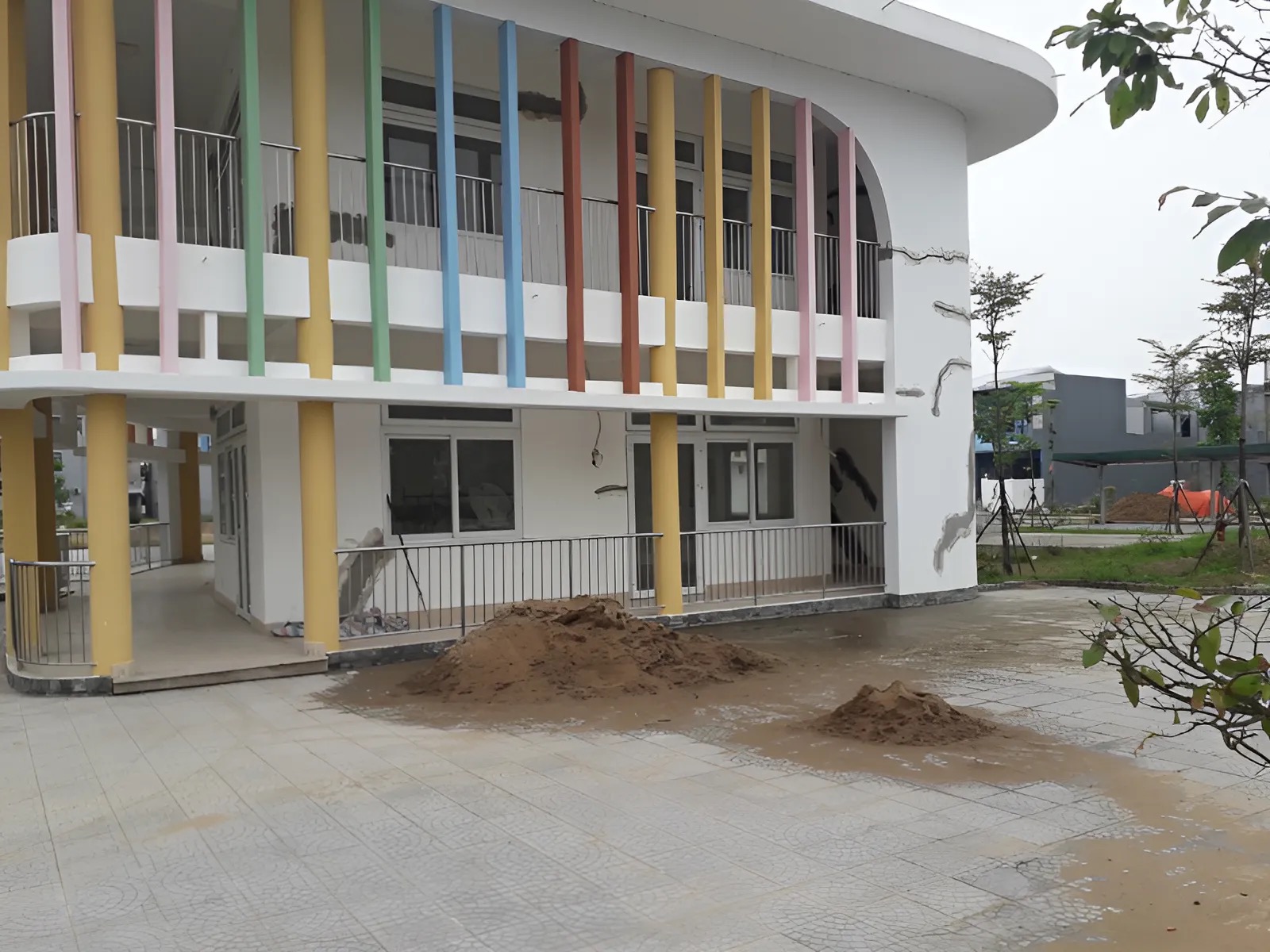 Nguyên nhân gây sụt lún đất hơn 20cm tại trường mầm non Hương Sơ 1 Mihico chia sẻ nguyên nhân gây sụt lún đất, đứt gãy tường tại trường mầm Hương Sơ hơn 20cm