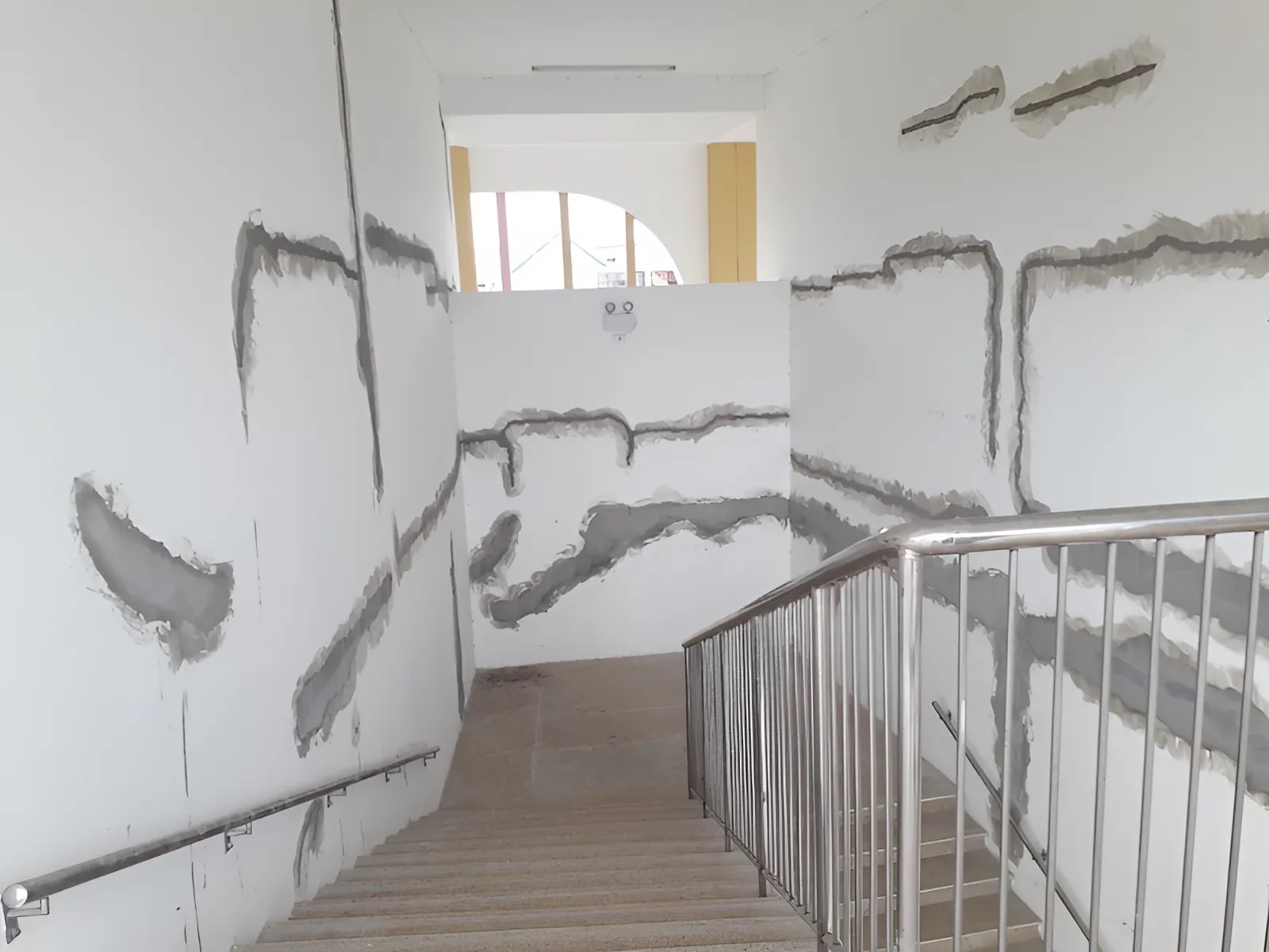 Nguyên nhân gây sụt lún đất hơn 20cm tại trường mầm non Hương Sơ 2 Mihico chia sẻ nguyên nhân gây sụt lún đất, đứt gãy tường tại trường mầm Hương Sơ hơn 20cm